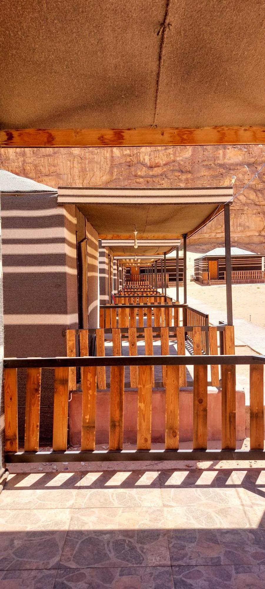 Salman Zwaidh Camp Hotell Wadi Rum Exteriör bild