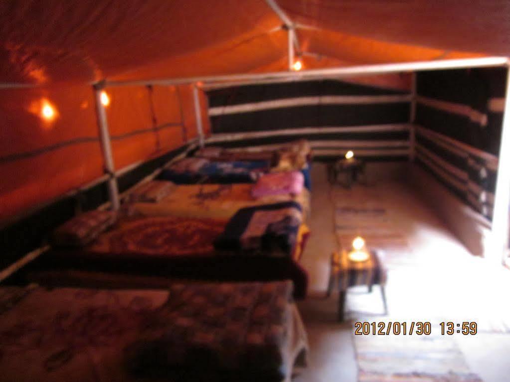 Salman Zwaidh Camp Hotell Wadi Rum Exteriör bild
