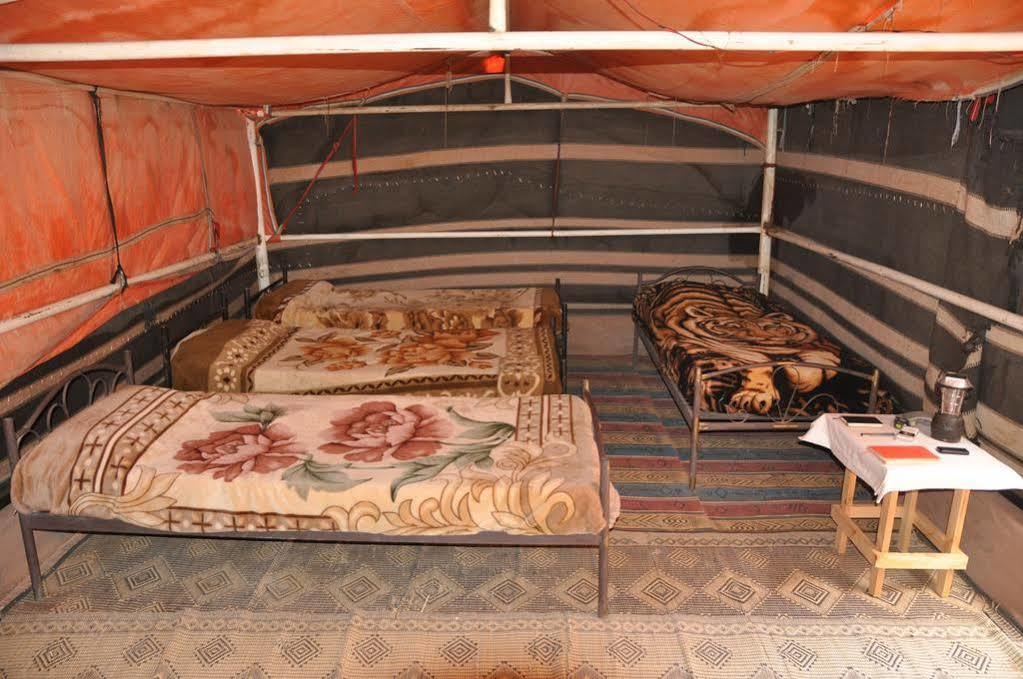 Salman Zwaidh Camp Hotell Wadi Rum Exteriör bild