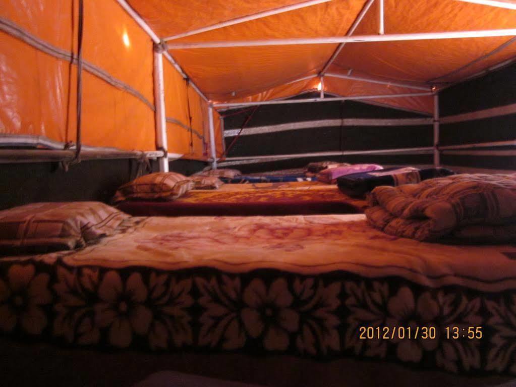 Salman Zwaidh Camp Hotell Wadi Rum Exteriör bild